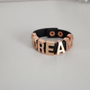 Chic Black Bracelet with Gold '#DREAM' Letters